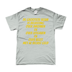 De Grootste Scam is Belasting (The Biggest Scam is Taxes) | Bedrukte Kleding | Full Color